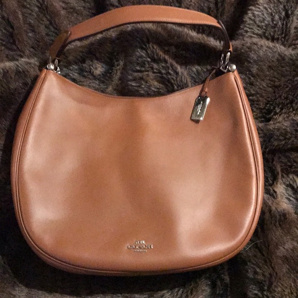 Coach Handbags - Gorgeous camel shoulder bag with 2 straps